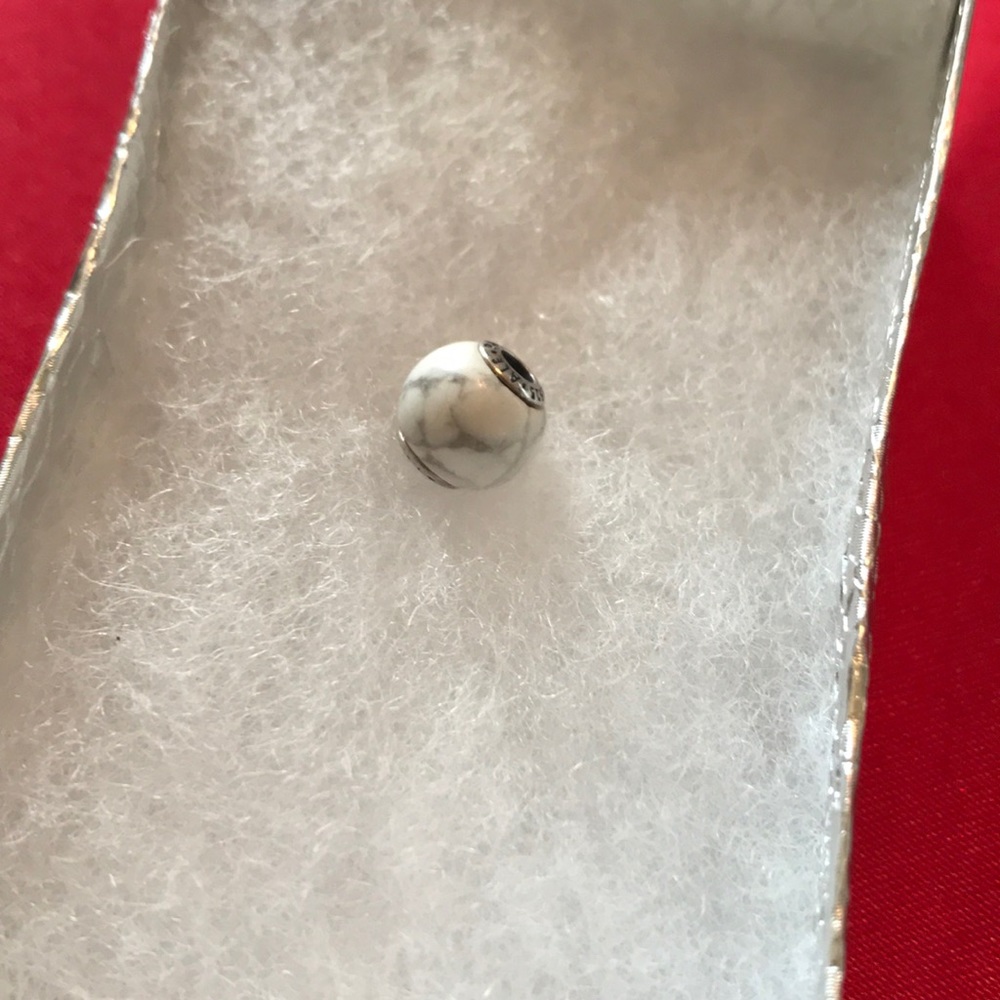 Pandora essence charm “positivity” Now retired